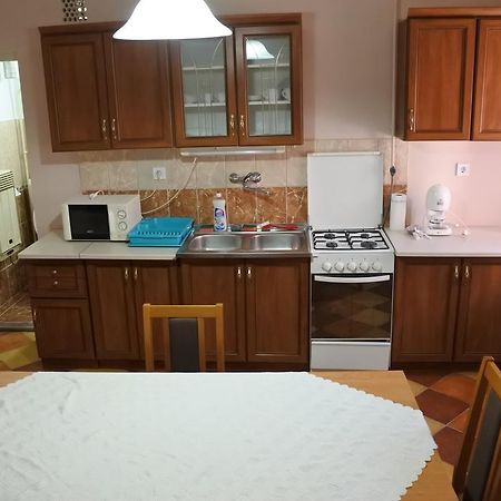Kisasszony Apartman إغير المظهر الخارجي الصورة