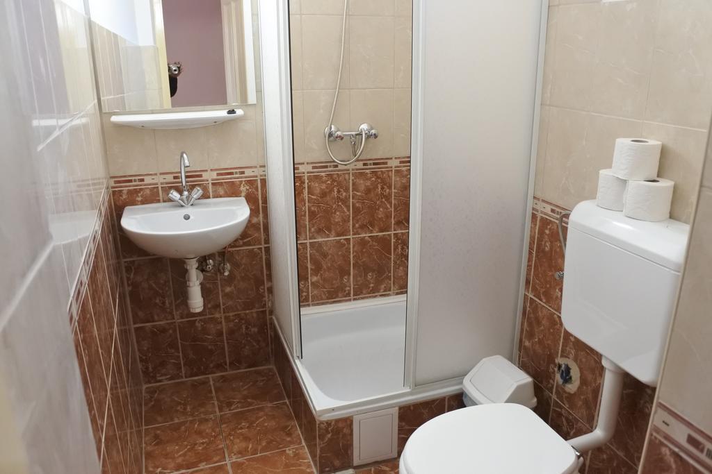 Kisasszony Apartman إغير المظهر الخارجي الصورة