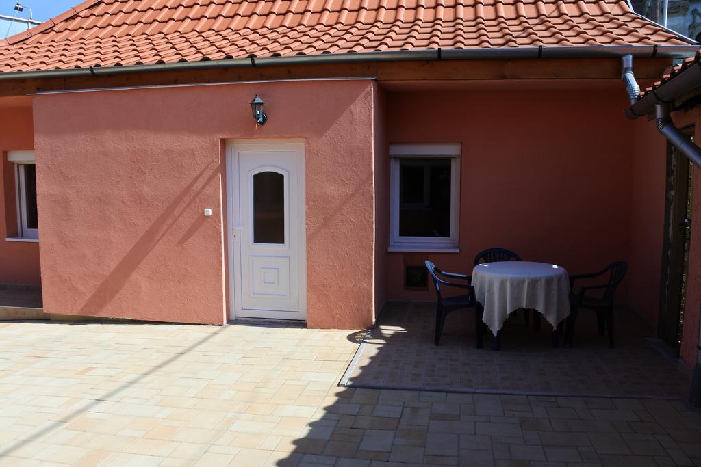 Kisasszony Apartman إغير المظهر الخارجي الصورة