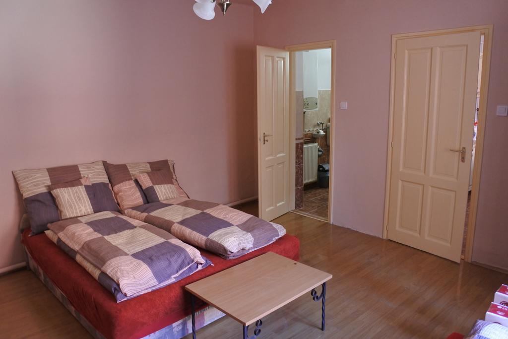 Kisasszony Apartman إغير المظهر الخارجي الصورة