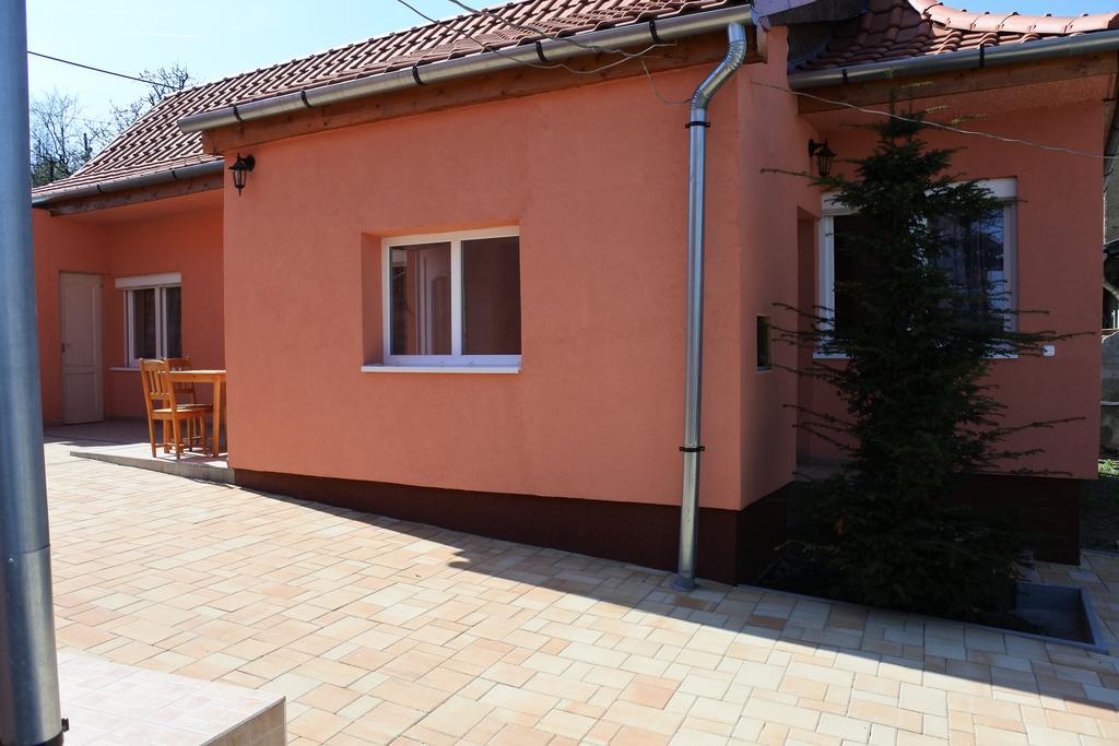 Kisasszony Apartman إغير المظهر الخارجي الصورة